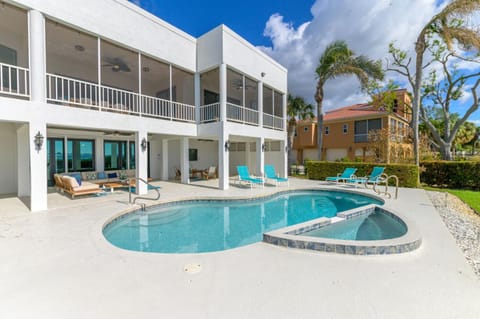 Luxury Private Beachfront Retreat Pool Game Room House in Bayshore Gardens