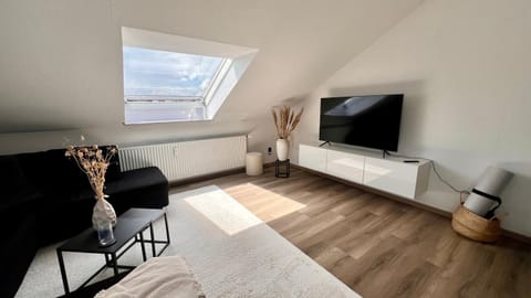 TV and multimedia, Living room, Evening entertainment
