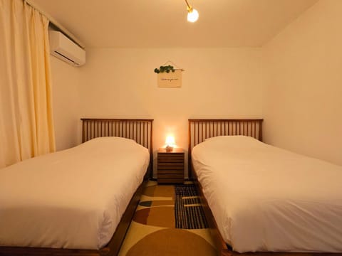 Bed, Photo of the whole room, Bedroom, internet, air conditioner