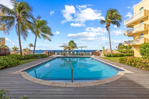Property building, Day, Pool view, Swimming pool, sunbed