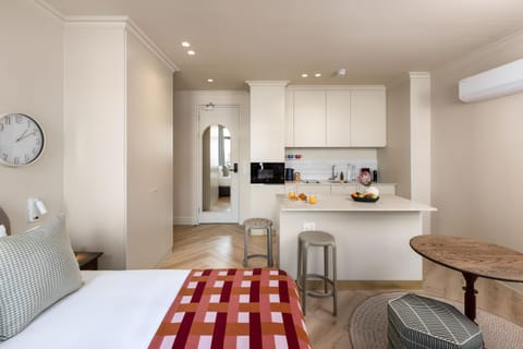 Bedroom, kitchen