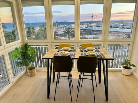 View (from property/room), Balcony/Terrace, Dining area, Sea view
