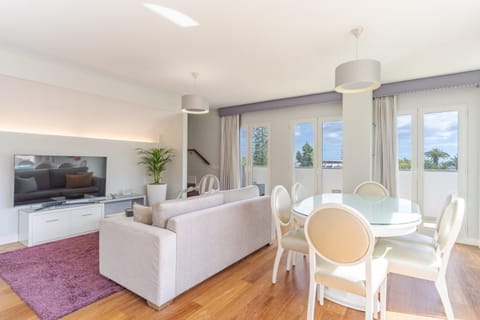 TV and multimedia, Living room, Dining area, Evening entertainment