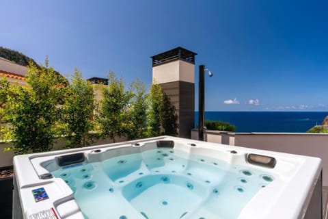 Hot Tub, Sea view