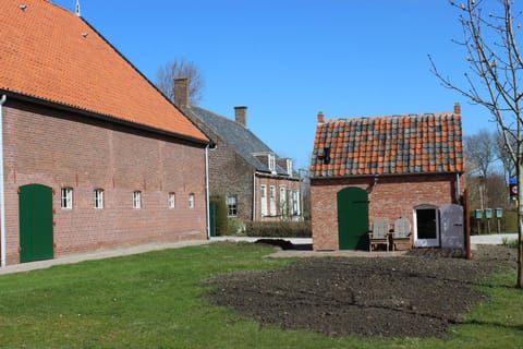 Trekkershuisje 't Zeeuws Knoopje Farm Stay in Domburg