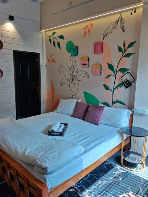 Photo of the whole room, Bedroom