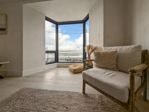 Nearby landmark, Restaurant/places to eat, Spring, Day, Night, Neighbourhood, Natural landscape, Winter, Summer, Children play ground, Fishing, Golfcourse, Horse-riding, Minigolf, Nightclub / DJ, Snorkeling, Living room, Other, Seating area, Beach, Tennis court, Windsurfing, Canoeing, Hiking, Cycling, Diving, Autumn, Sea view, Sea view, Area and facilities, Swimming pool, Sports, Entertainment, Seasons, Location, Sunrise, Family, ATM, hair dresser, heating, heating