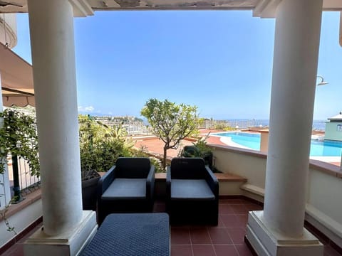 Charmant studio, piscine, vue mer proche Monaco Apartment in Cap-d'Ail