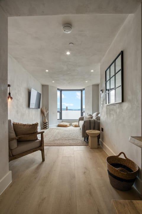 Property building, Restaurant/places to eat, Neighbourhood, Natural landscape, Activities, Children play ground, Fishing, Golfcourse, Horse-riding, Minigolf, Snorkeling, TV and multimedia, View (from property/room), Living room, Seating area, Beach, Beach, Tennis court, Windsurfing, Canoeing, Hiking, Cycling, Diving, Pets, City view, Sea view, Sea view, Area and facilities, Supermarket/grocery shop, Swimming pool, Sports, Entertainment, Location, Sunrise, dishwasher, furniture, furniture, hair dresser, toaster, toaster