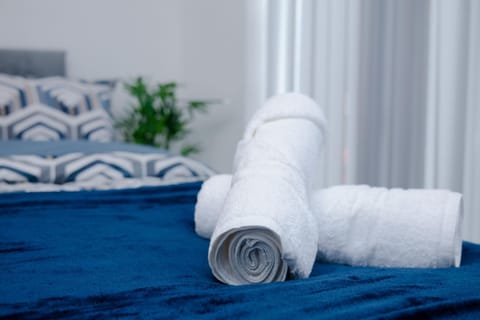 Bed, Bedroom, towels