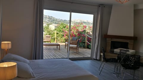 Patio, Garden, Balcony/Terrace, Kitchen or kitchenette, Living room, Bedroom