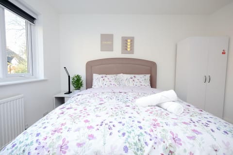 Bed, Photo of the whole room, Bedroom, wardrobe