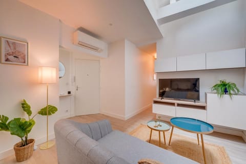 Living room, air conditioner