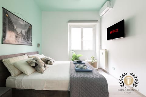 TV and multimedia, Photo of the whole room, Bedroom, towels, air conditioner
