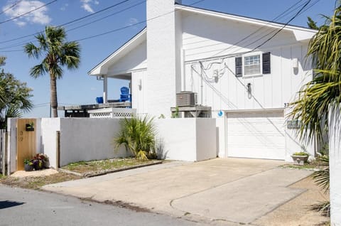 Hawes Place by Bryant Real Estate House in Wrightsville Beach