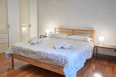 Bed, Bedroom, towels, wardrobe