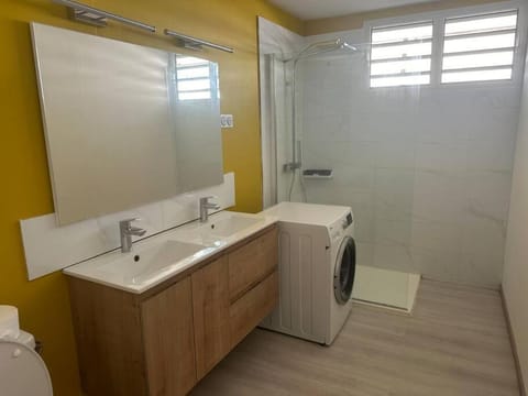 Bathroom, washing machine