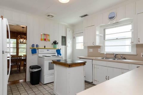 Lee by Bryant Real Estate House in Wrightsville Beach