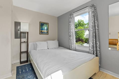 South Haven 5BR Near Lake Michigan House in South Haven