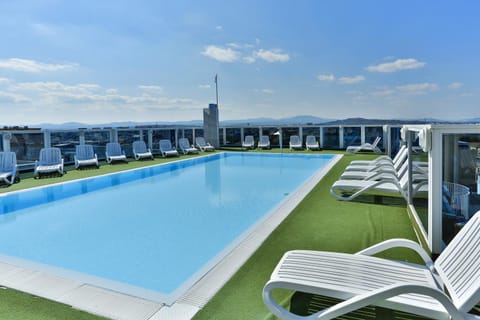 Swimming pool, Swimming pool