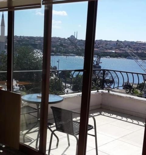 Natural landscape, Balcony/Terrace, Balcony/Terrace, Seating area, Sea view