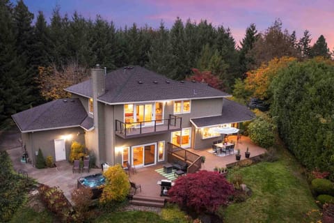Cooper Haven House in Tigard