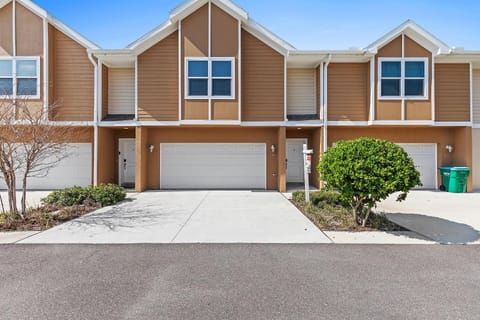 Oceans 25 Lazy Beach Days House in South Daytona