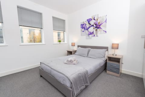 Bed, Photo of the whole room, Bedroom, towels