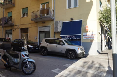 Facade/entrance, Neighbourhood, City view, Street view
