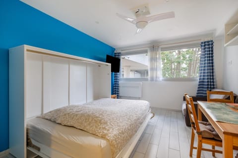 Property building, Living room, Bedroom