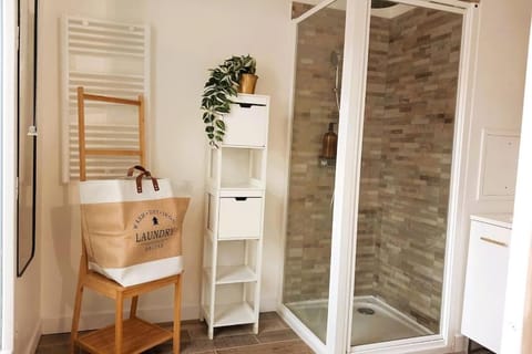 Studio CERGY 5 min de la Gare et place parking Apartment in Cergy