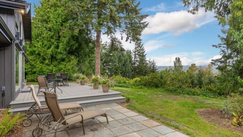 Vino Valley Vista House in Woodinville