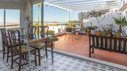 Balcony/Terrace, Dining area