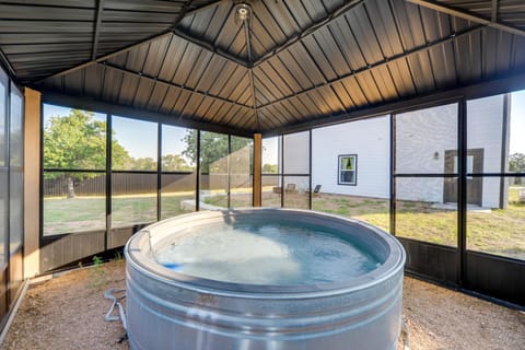 Walk to Water Game Room at Buchanan Dam Home! House in Lake Buchanan