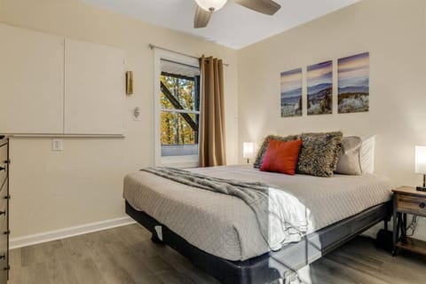 Mountain View, Secluded Lodge, Forest Escape House in Buncombe County