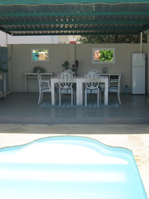 Restaurant/places to eat, Balcony/Terrace, Swimming pool