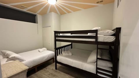 New Built Apartment Sleeps 8 Apartment in Chicago