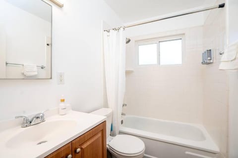 Stylish Cozy, Aesthetic, Stocked Kitchen, and Pet Friendly House in Palmdale