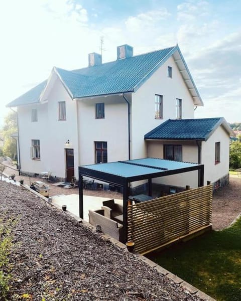 Property building, Day