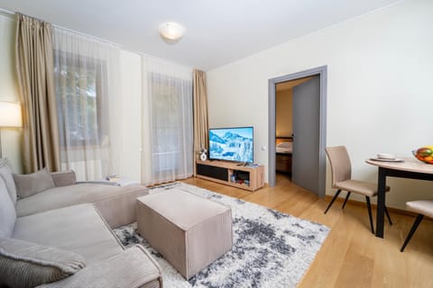 Communal lounge/ TV room, TV and multimedia, Living room