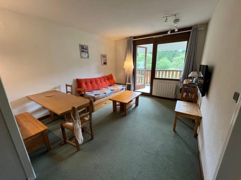 Bed, Photo of the whole room, Seating area