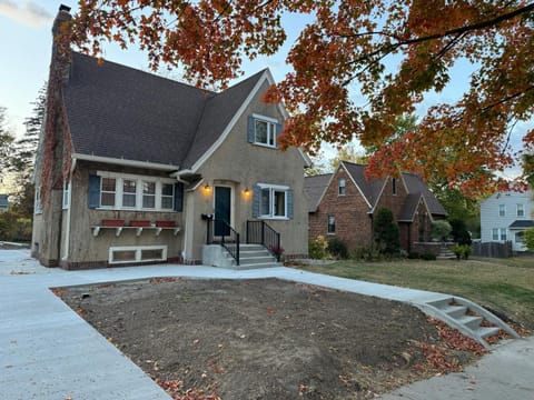 Property building, Day, Neighbourhood, Street view