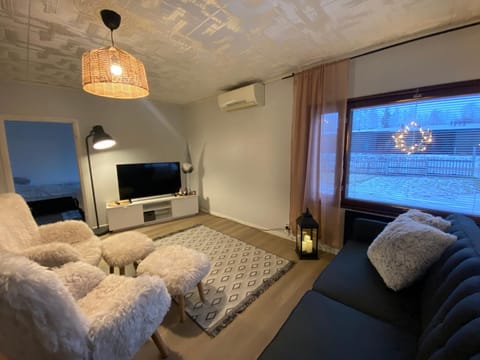 Traditional Nordic House with Sauna & Private Grillhut Villa in Rovaniemi