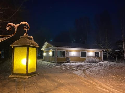 Traditional Nordic House with Sauna & Private Grillhut Villa in Rovaniemi