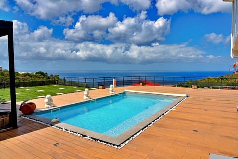 Natural landscape, Sea view, Swimming pool, sunbed