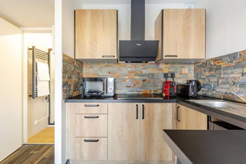 Kitchen or kitchenette, pet friendly, stove