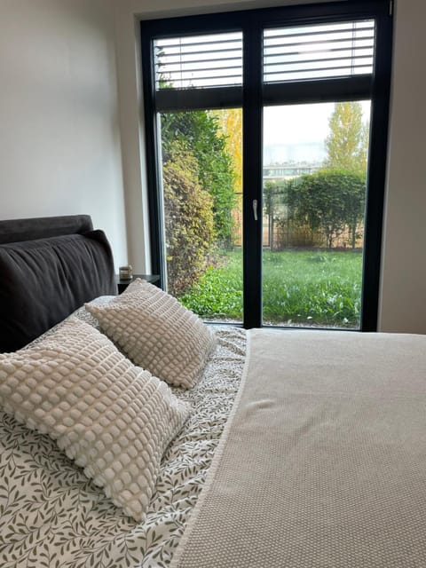 Bed, Garden, Bedroom, Garden view