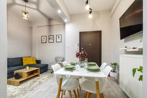 TV and multimedia, Seating area, Dining area