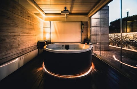 Patio, Garden, Hot Tub, TV and multimedia, Spa and wellness centre/facilities, Open Air Bath, air conditioner