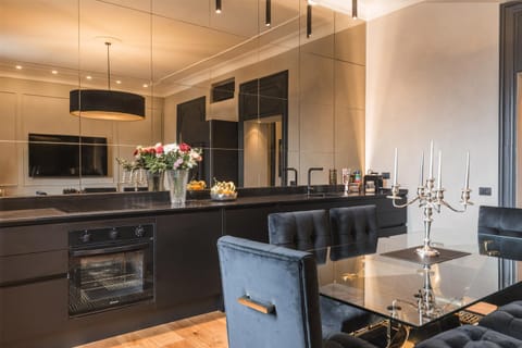 Mega Royal Suite Apartment in Rome